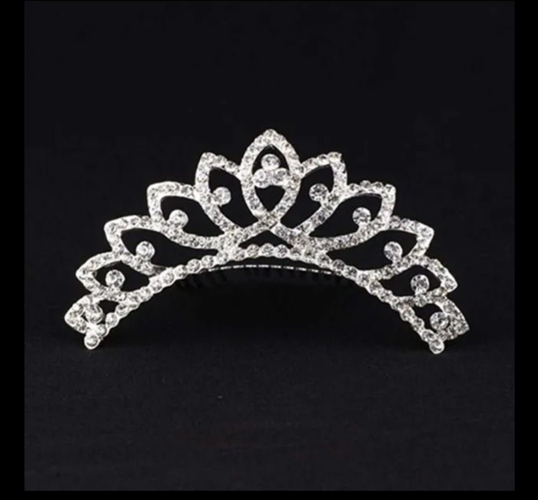 ΝΥΦΙΚΗ ΤΙΑΡΑ