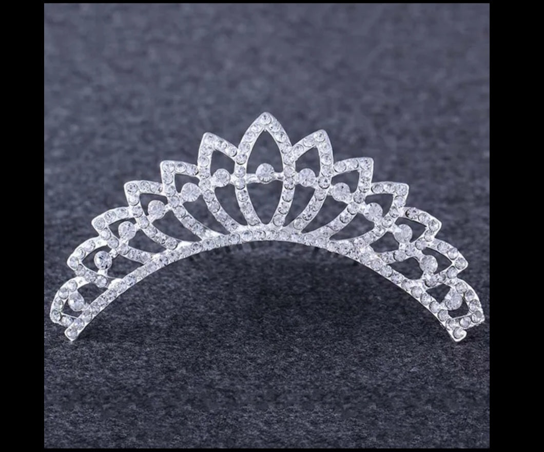 ΝΥΦΙΚΗ ΤΙΑΡΑ